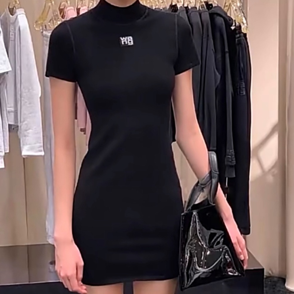 Black Short-Sleeved Knitted Bodycon Mini Dress
